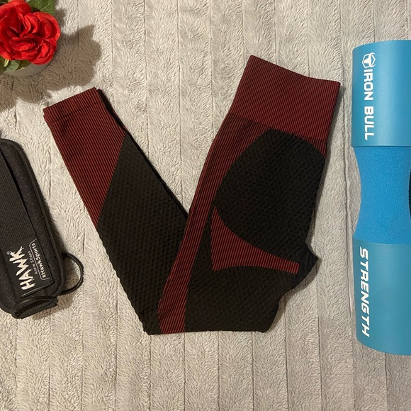 Red & Black Amazon Workout Set - Picture 4 of 12